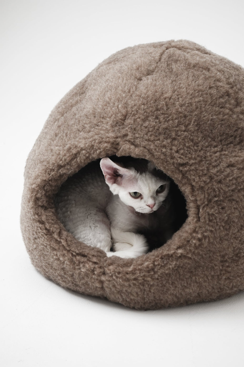 Nest Natural Woolen Pet Bed - Beige